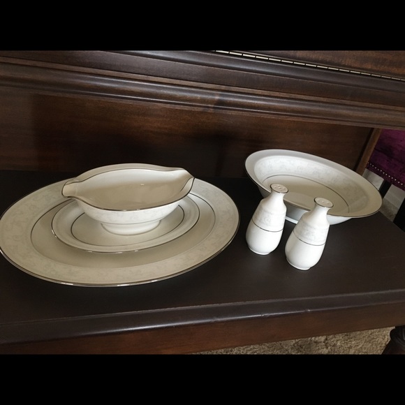 Noritake (Trudy) Table Set - Picture 5 of 6